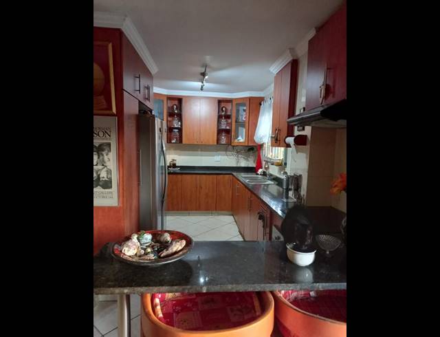 4 BEDROOM HOUSE FOR SALE IN BLUFF